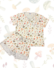 Cargar imagen en el visor de la galería, Pijama adulto hongos. Manga corta , short.