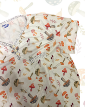 Cargar imagen en el visor de la galería, Pijama adulto hongos. Manga corta , short.
