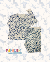 Cargar imagen en el visor de la galería, Pijama infantil de tela suave con estampados exclusivos de CHANGOS , pantalón y manga larga cuello redondo – Papachoa México