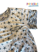 Cargar imagen en el visor de la galería, Pijama infantil de tela suave para pintar con estampados exclusivos de ESTRELLAS DE MAR , short , cuello redondo manga corta – Papachoa México