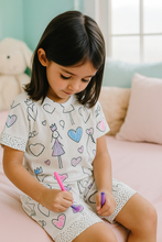 Cargar imagen en el visor de la galería, Pijama infantil para pintar y personalizar – Papachoa México short corazón