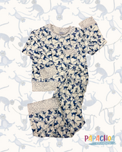 Cargar imagen en el visor de la galería, Pijama adulto de tela  suave con estampados exclusivos de CHANGOS, pantalón y manga larga con con cuello redondo   – Papachoa México
